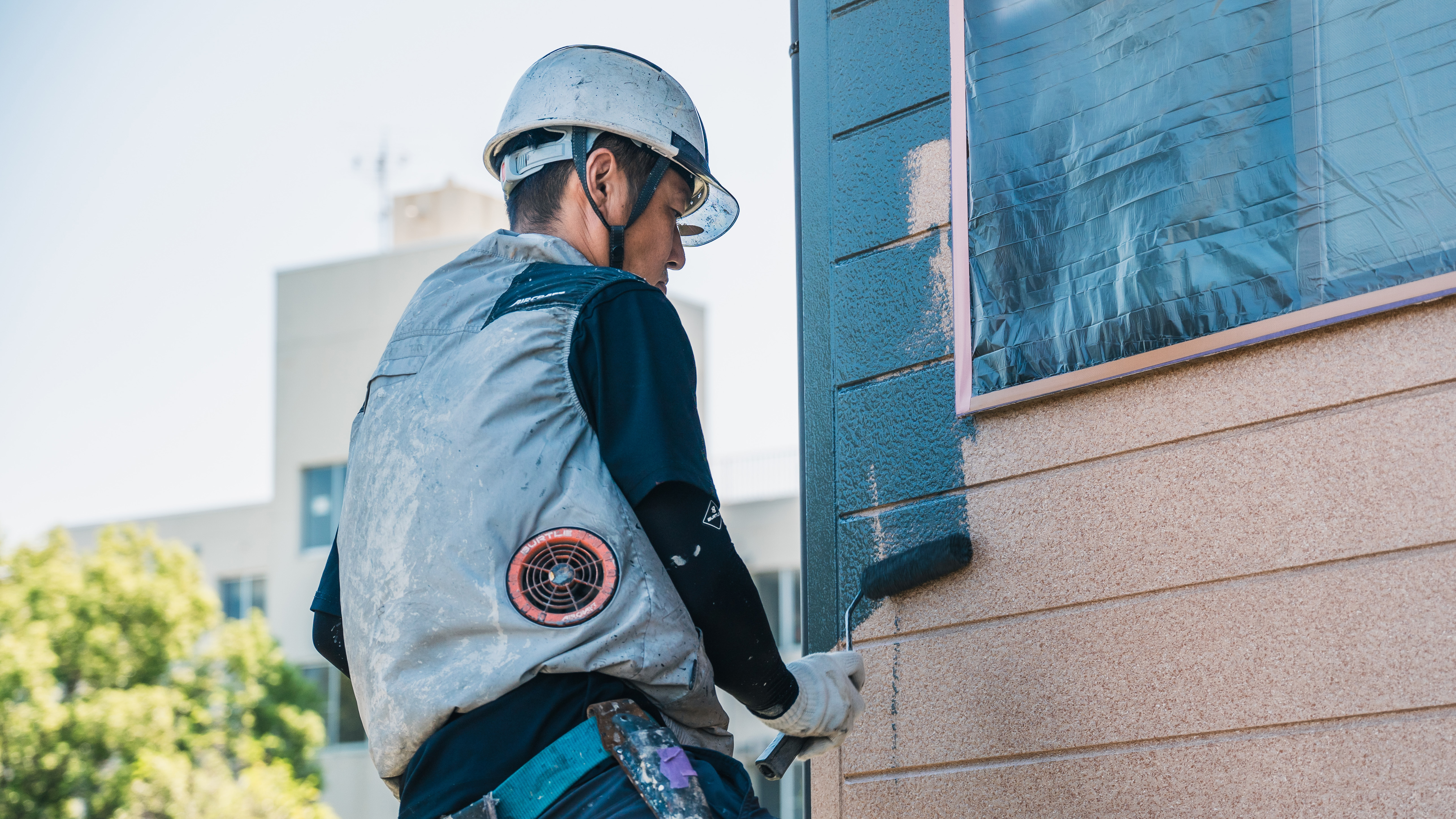 外壁塗装中の写真